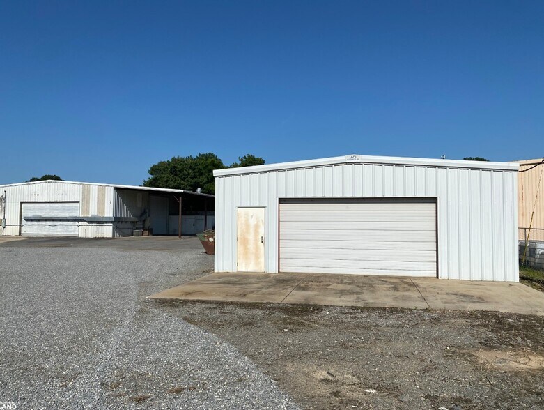 More Photos Of 1701 S Timber St, Stuttgart Office Residential For Sale