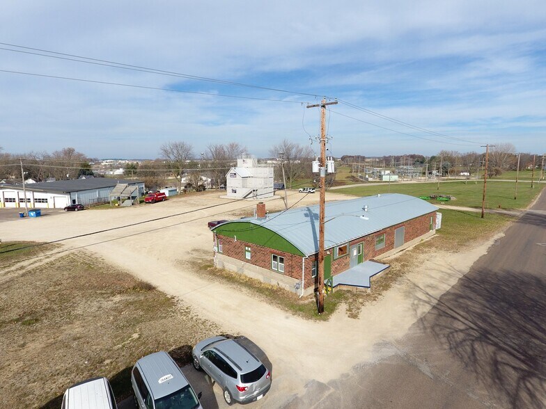 More Photos Of 514 Railroad Ave, Viroqua Manufacturing For Sale