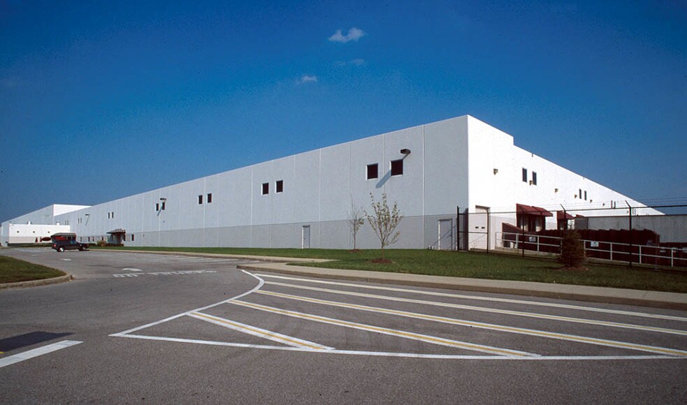 More Photos Of 6001 Cane Run Rd, Louisville Distribution For Lease