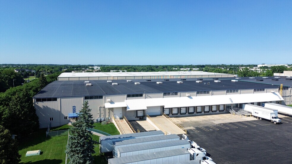 More Photos Of 2001-2005 N Delany Rd, Gurnee Unknown For Lease