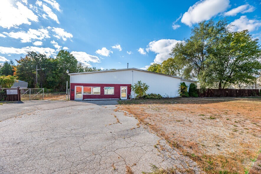 More Photos Of 3905 32nd St, Port Huron Truck Terminal For Sale