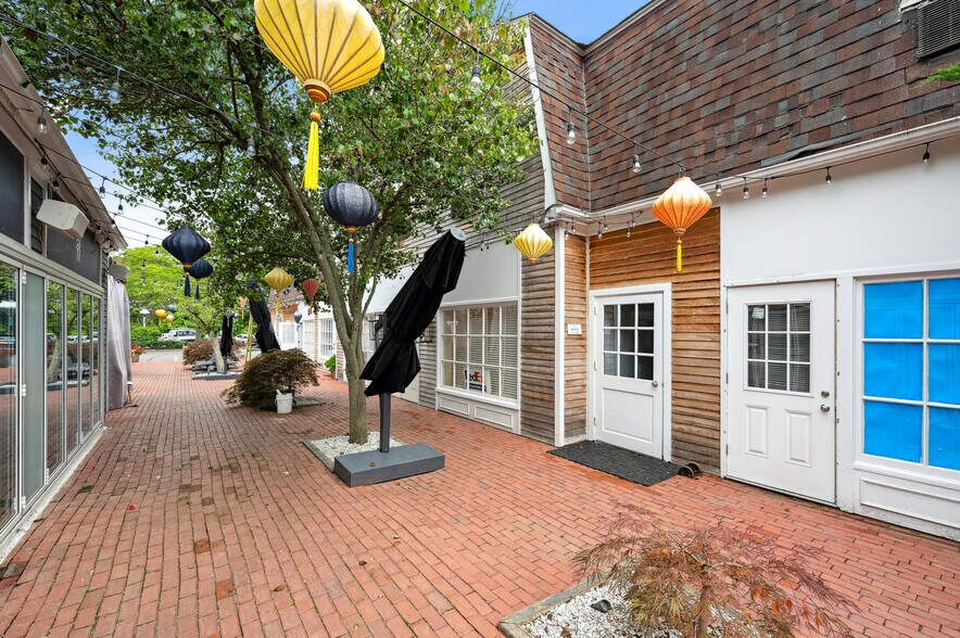 More Photos Of 670 Montauk Hwy, Water Mill Storefront Retail Office For Lease