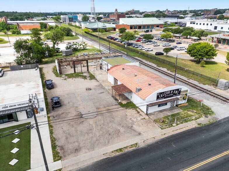 More Photos Of 401 S 8th St, Waco General Retail For Sale