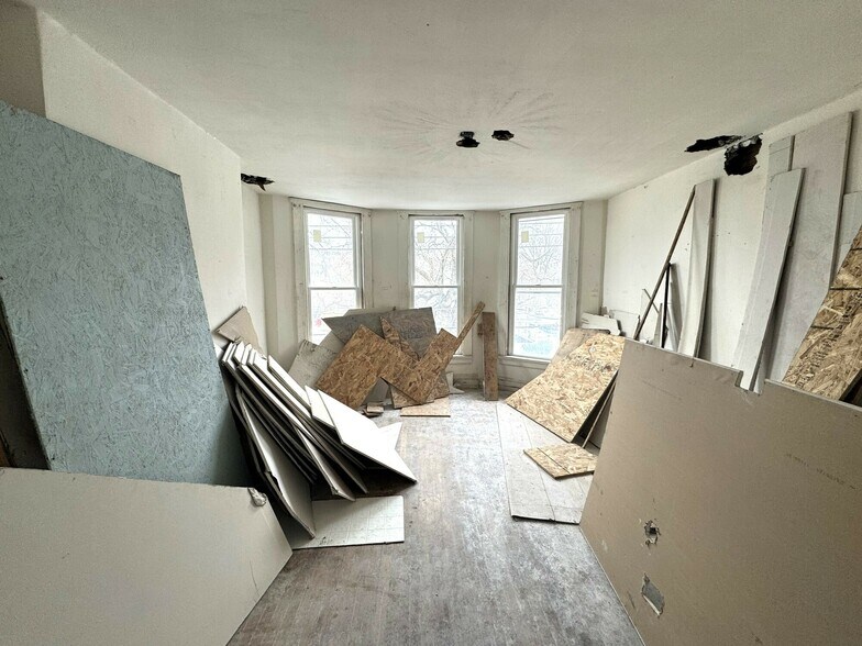 More Photos Of 17 Thorp St, Binghamton Apartments For Sale