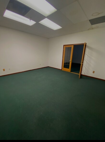 More Photos Of 9244 Old State Hwy, Newcastle Office Residential For Lease