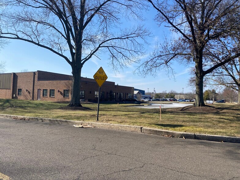 More Photos Of 2262 N Penn Rd, Hatfield Warehouse For Lease