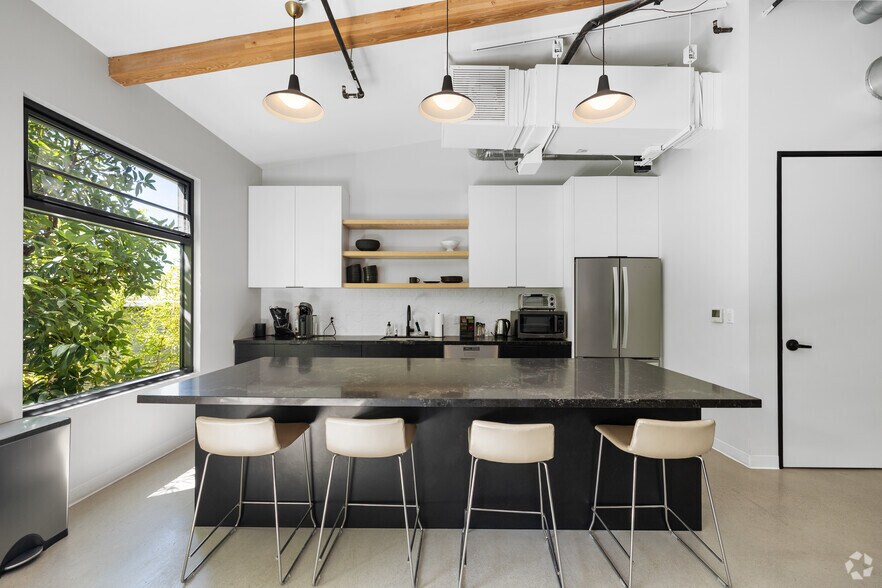 More Photos Of 330 S Cedros Ave, Solana Beach Apartments For Lease