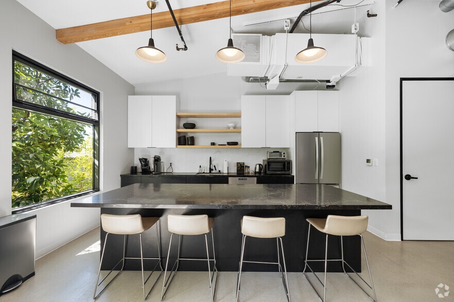 More Photos Of 330 S Cedros Ave, Solana Beach Apartments For Lease