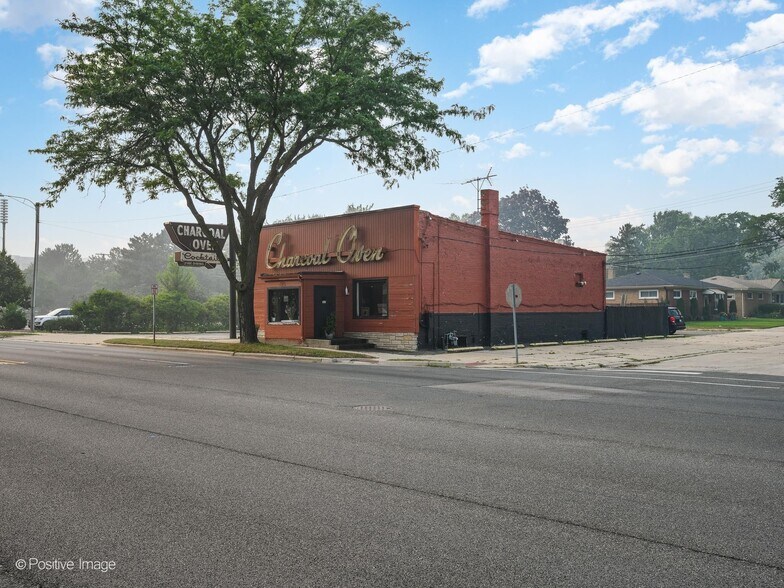 More Photos Of 4400 Golf Rd, Skokie Restaurant For Sale