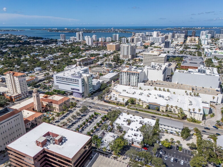 More Photos Of 27 Fletcher Ave, Sarasota Restaurant For Sale
