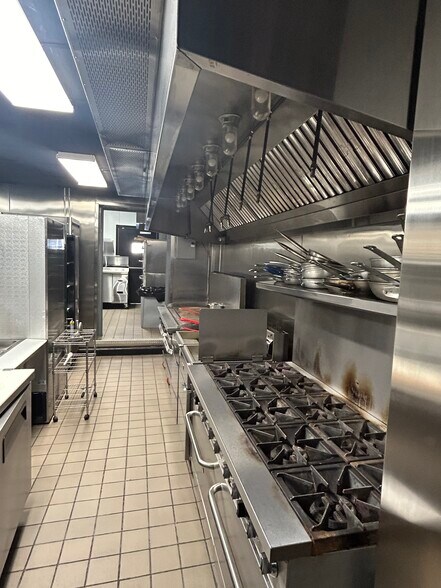 More Photos Of 3428 Meramec St, Saint Louis Restaurant For Lease