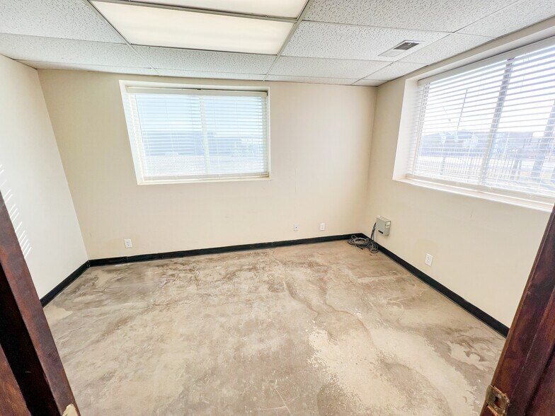 More Photos Of 1304A Dayton Rd, Midland Warehouse For Lease