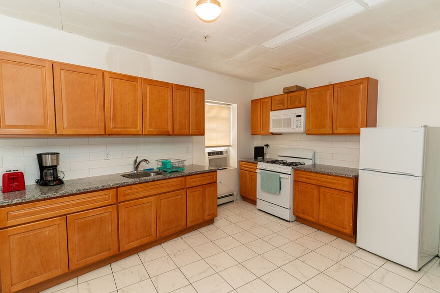 More Photos Of 1166-1168 E Jersey St, Elizabeth Storefront Retail Residential For Sale