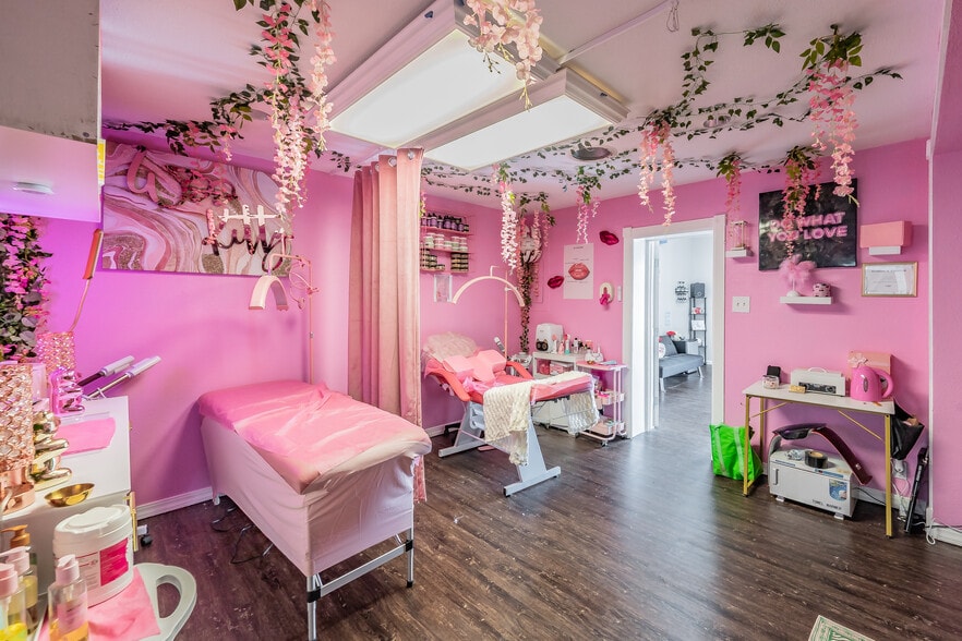 More Photos Of 7235 Glenview Dr, Richland Hills Office For Sale