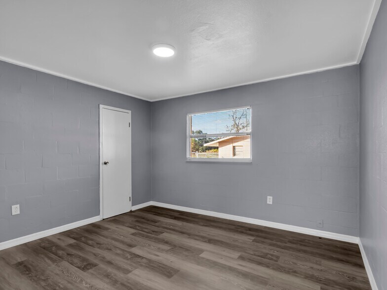 More Photos Of 301 SW 3rd Ter, Mulberry Apartments For Sale