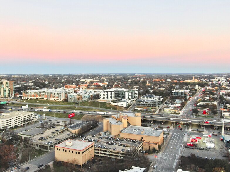 More Photos Of 505 E 7th St, Austin Freestanding For Sale