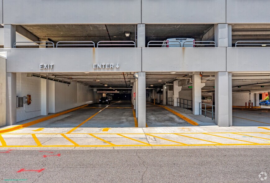 More Photos Of 1819 Main St, Sarasota Office For Lease