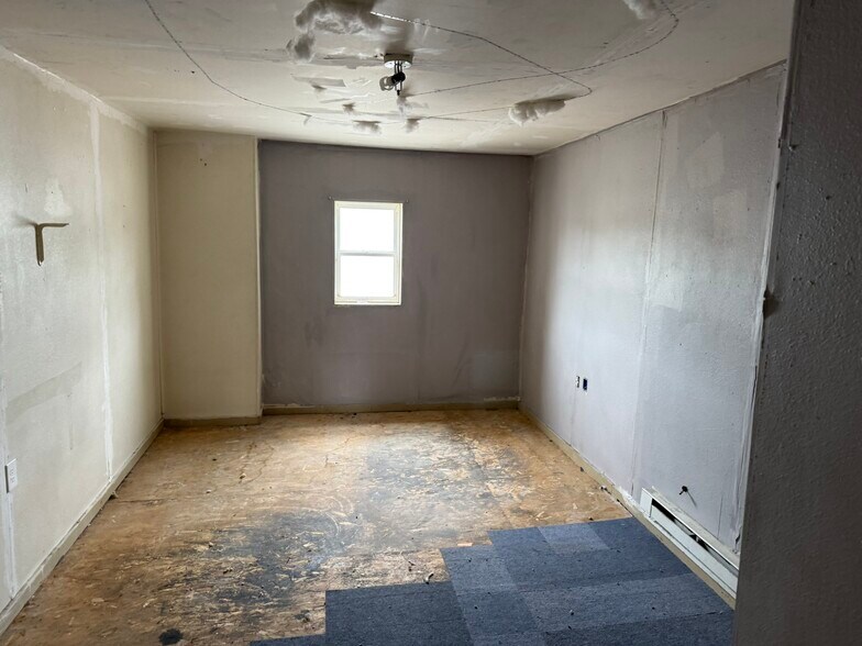 More Photos Of 107 W Main St, Coffeen Storefront Retail Residential For Sale