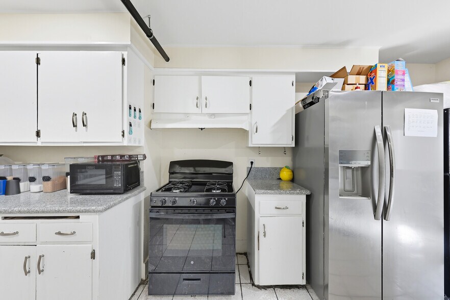 More Photos Of 522 W VERNON Ave, Los Angeles Daycare Center For Sale