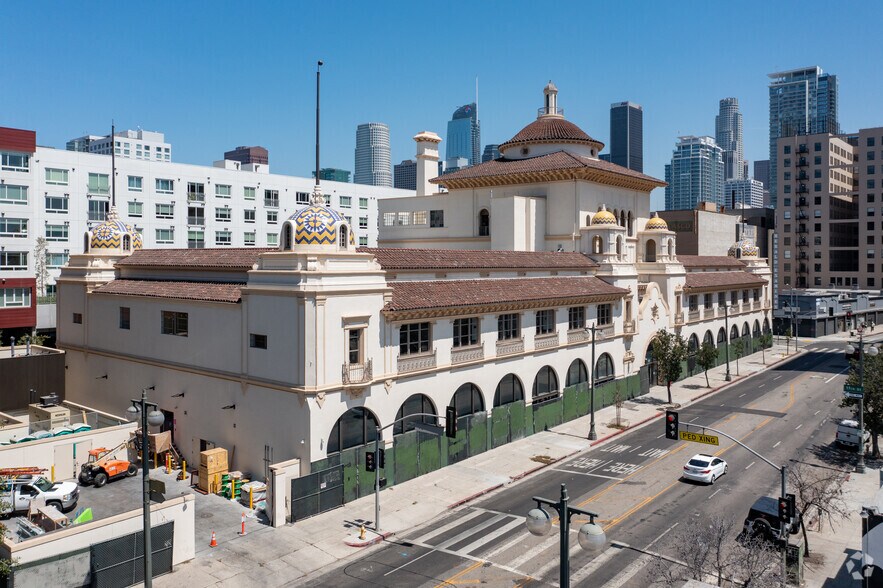 More Photos Of 1111 S Broadway, Los Angeles Loft Creative Space For Lease