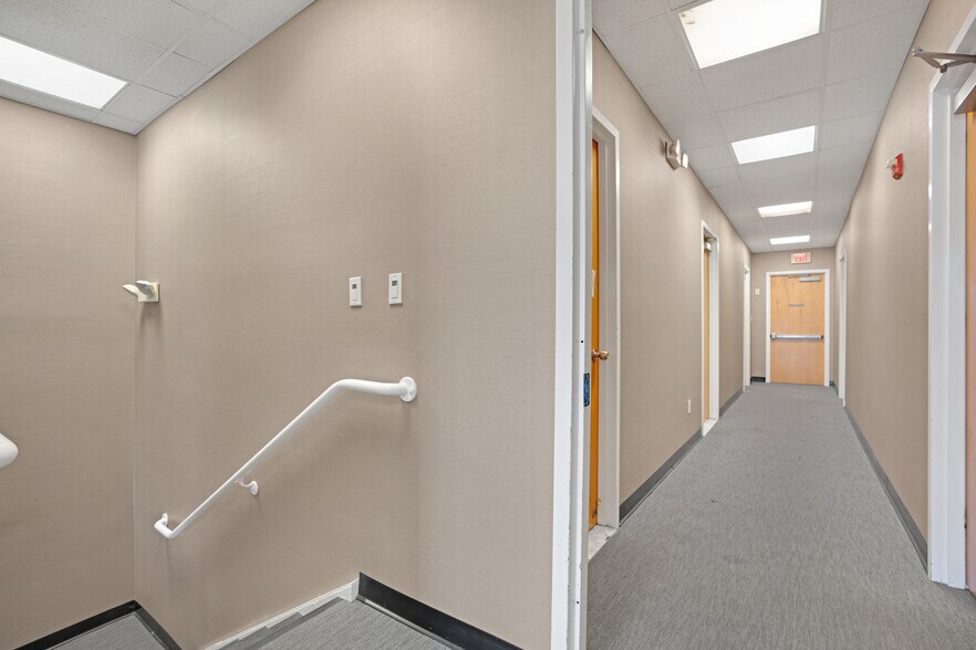 More Photos Of 1740 Oak Tree Rd, Edison Medical For Lease