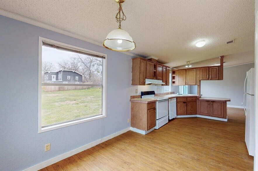 More Photos Of 262 Highway 290 E, Elgin Specialty For Sale