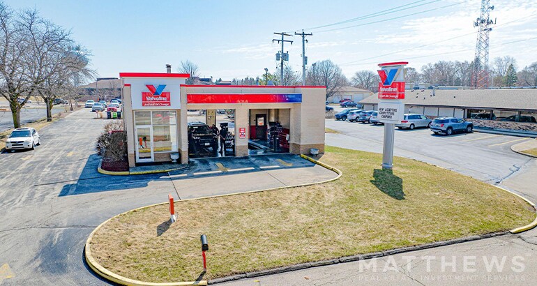 Primary Photo Of 1951 E Main St, Waukesha Auto Repair For Sale