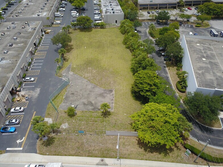 More Photos Of 2425 Andrews, Pompano Beach Showroom For Lease