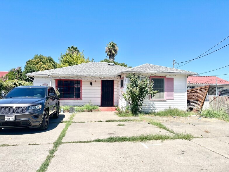 More Photos Of 2513 Connie Dr, Sacramento Freestanding For Sale