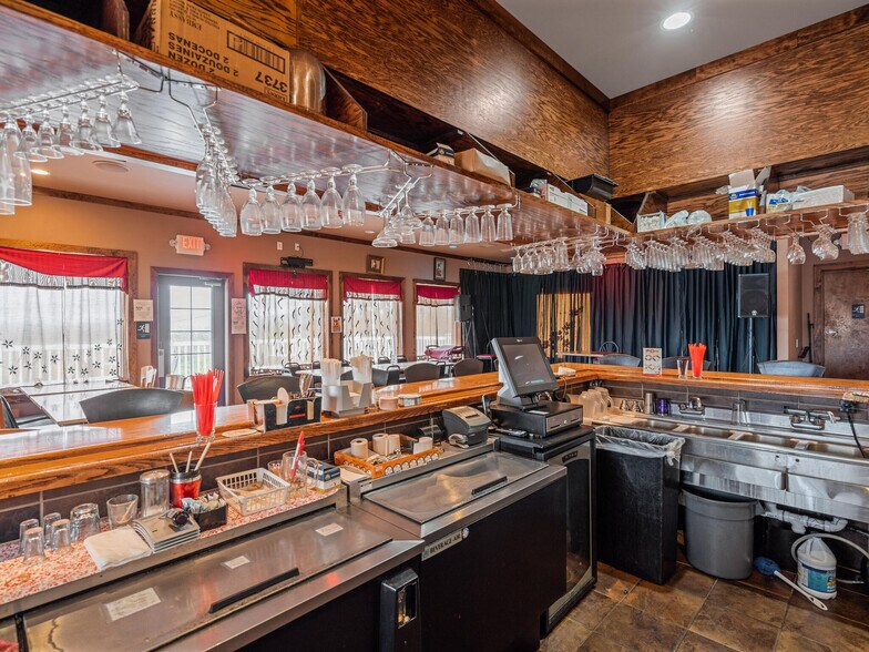 More Photos Of 1495 Farmington Ave, Pottstown General Retail For Sale