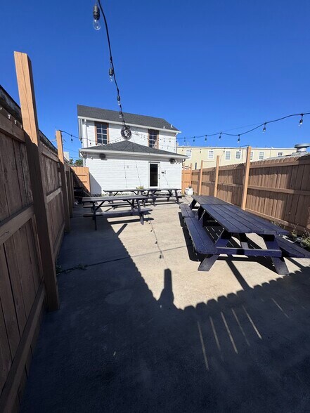 More Photos Of 3224 Metairie Rd, Metairie Freestanding For Sale