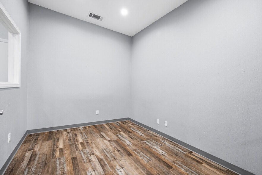 More Photos Of 145-147 N K St, Tulare Office For Sale