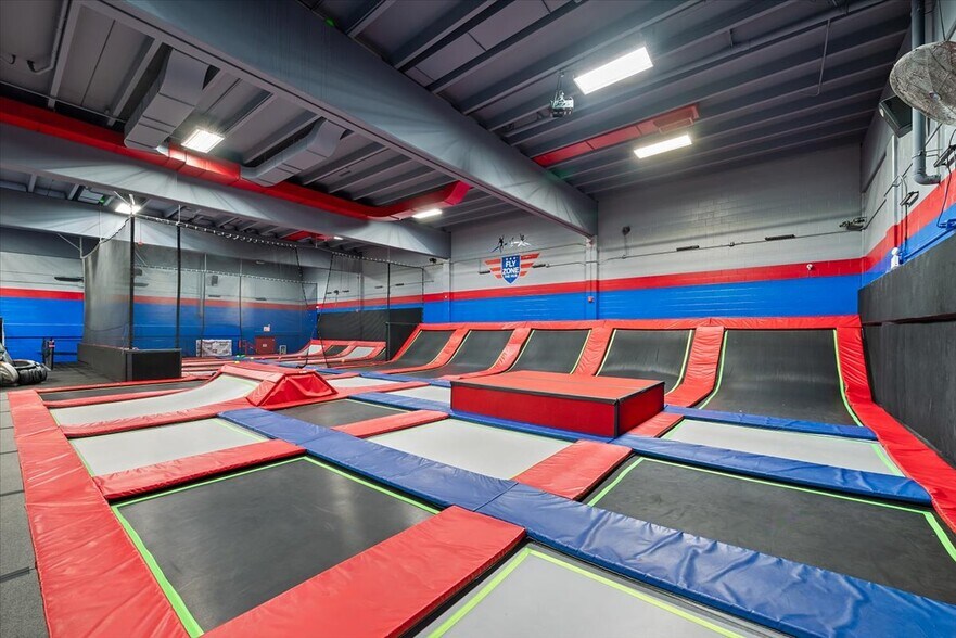 More Photos Of 7 S 4th St, Council Bluffs Health Club For Sale