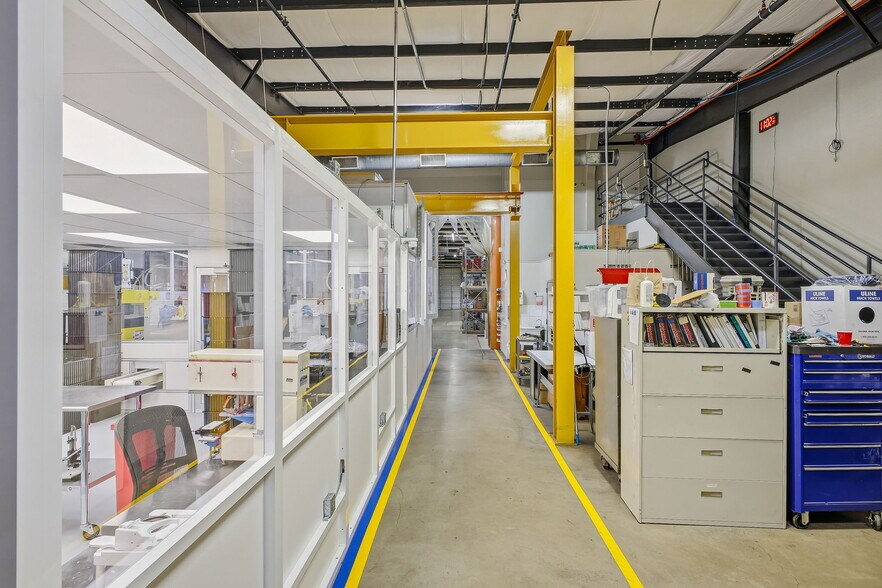 More Photos Of 315 N Park Dr, San Antonio Warehouse For Sale