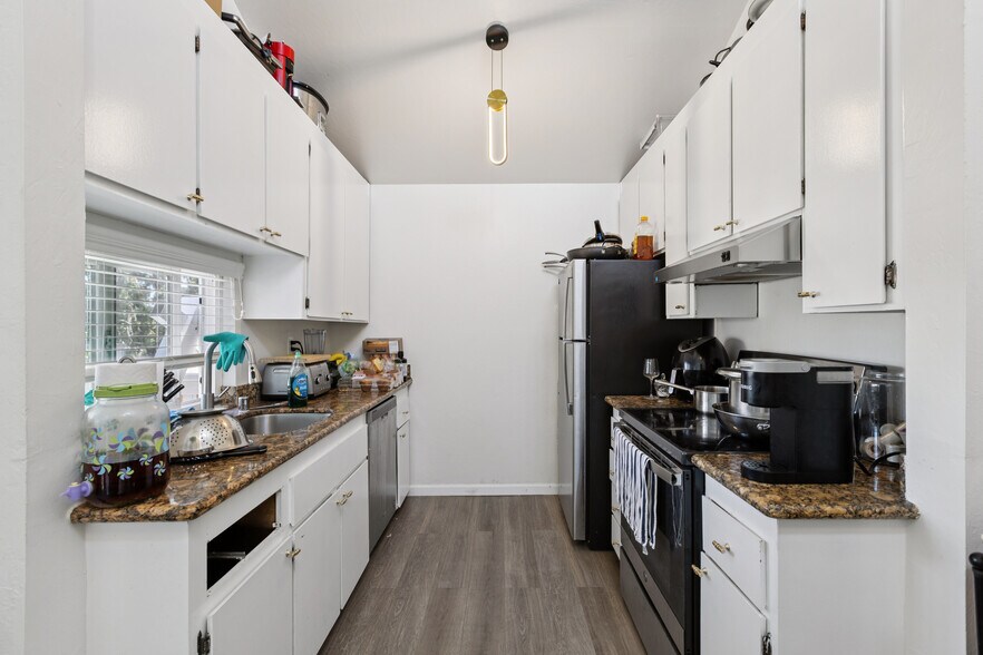 More Photos Of 1411 Oxford St, Redwood City Apartments For Sale