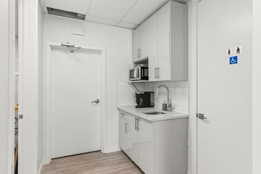 More Photos Of 10960 42 St NE, Calgary Storefront For Sale