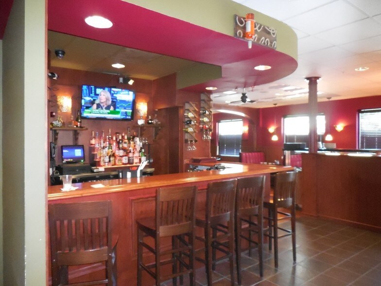 More Photos Of 6831 W North Ave, Oak Park Restaurant For Sale