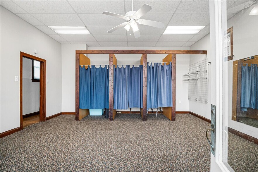 More Photos Of 8700 Gravois Rd, Saint Louis Storefront Retail Residential For Sale