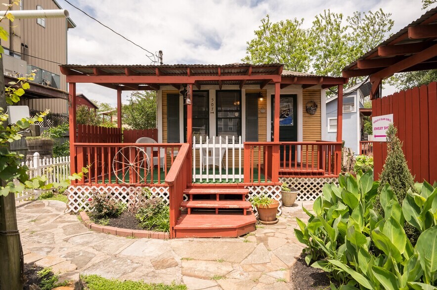 More Photos Of 509 8th St, Kemah Hospitality For Sale