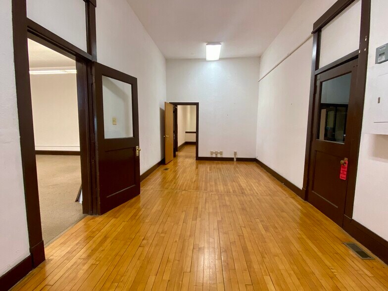 More Photos Of 205 S Main St, Seymour Office For Lease