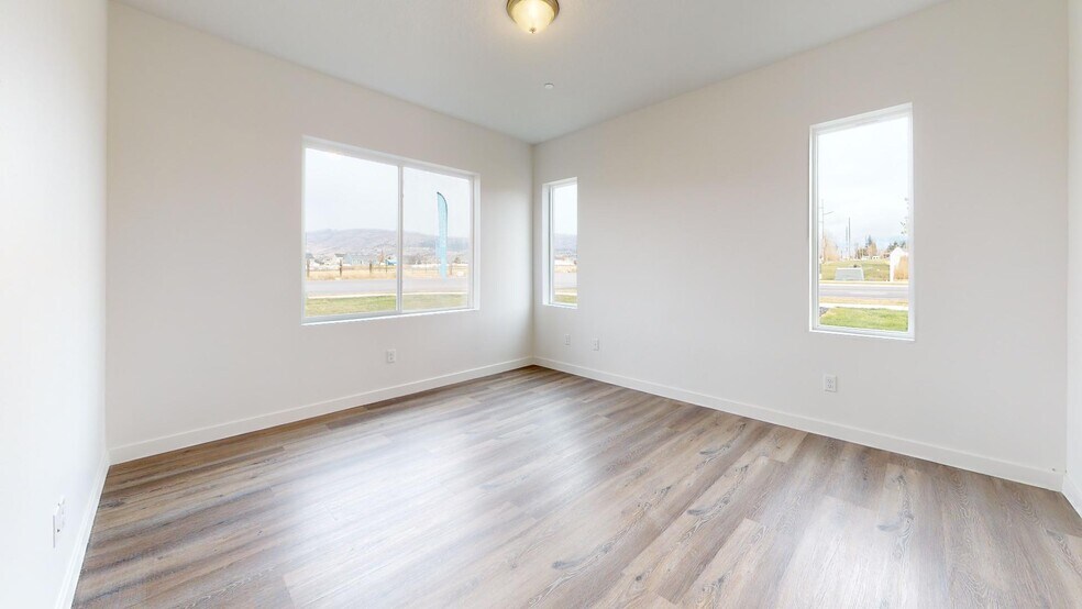 More Photos Of 1378 S Sawmill Blvd, Heber City Apartments For Sale