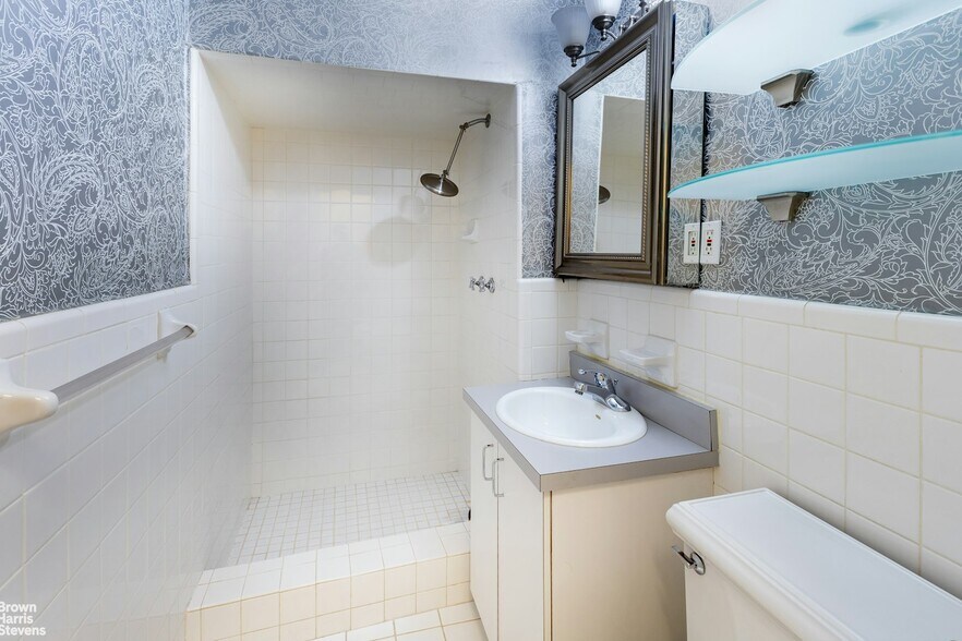 More Photos Of 5601 Riverdale Ave, Bronx Apartments For Sale
