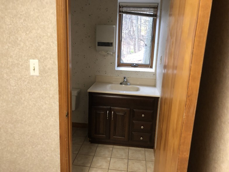 More Photos Of 178 Main Rd, Montville Flex For Lease