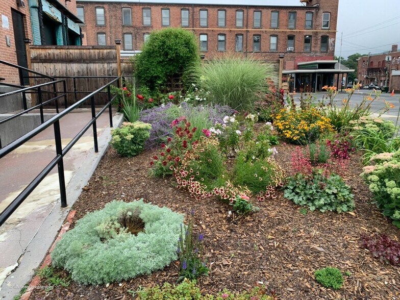 More Photos Of 63 Flansburg Ave, Dalton Flex For Sale