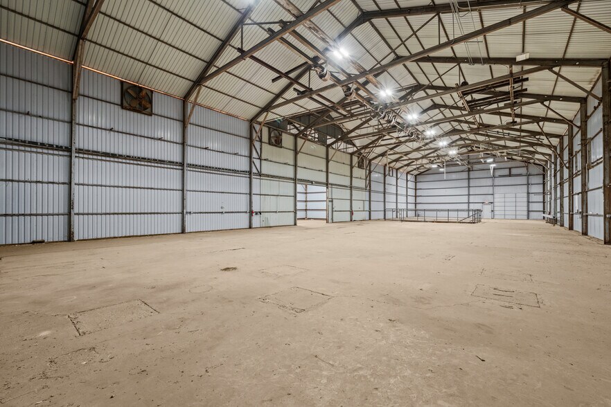 More Photos Of 1809 114 Hwy, Levelland Industrial For Lease