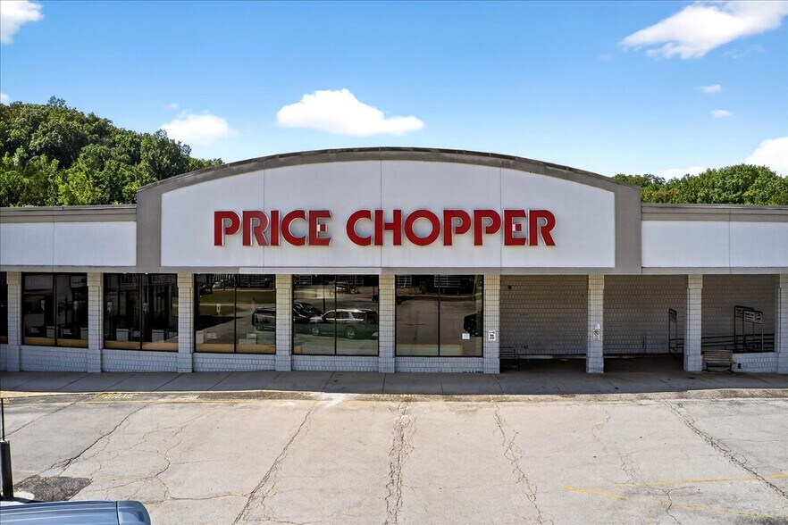 More Photos Of 4634-4639 Gravois Rd, House Spgs, House Springs Supermarket For Lease
