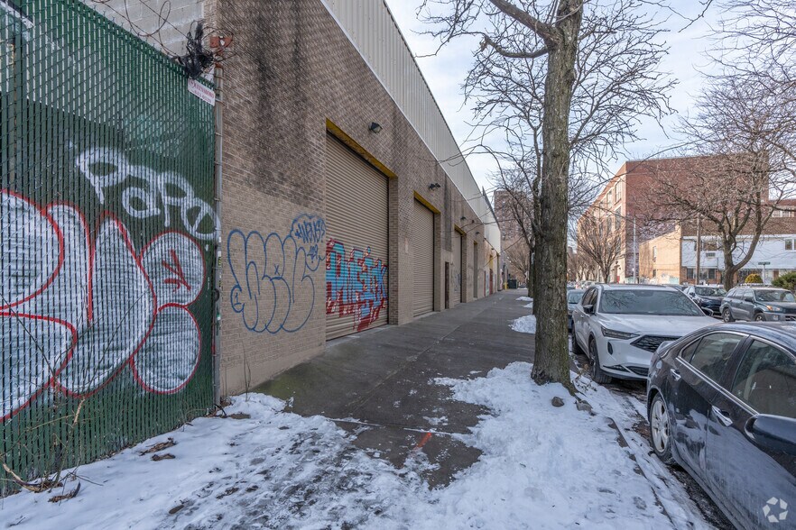 More Photos Of 200 Seigel St, Brooklyn Industrial For Sale