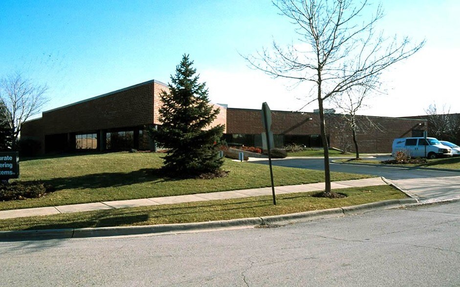 More Photos Of 1651 Wilkening Ct, Schaumburg Flex For Sale