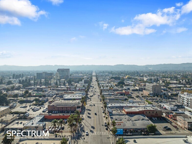 More Photos Of 6451-6453 Van Nuys Blvd, Van Nuys Storefront For Lease