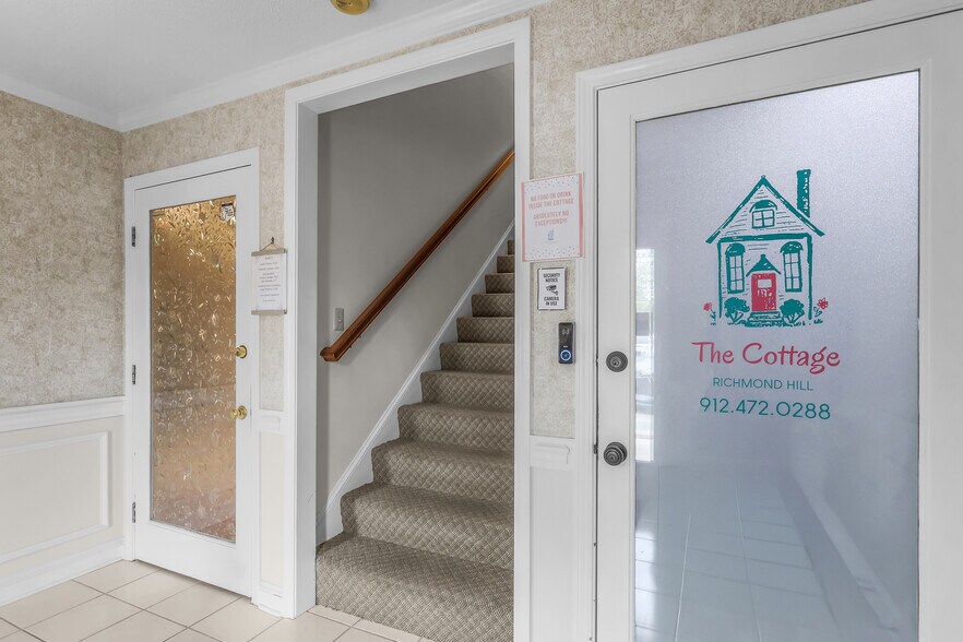 More Photos Of 10375 Ford Ave, Richmond Hill Office For Sale